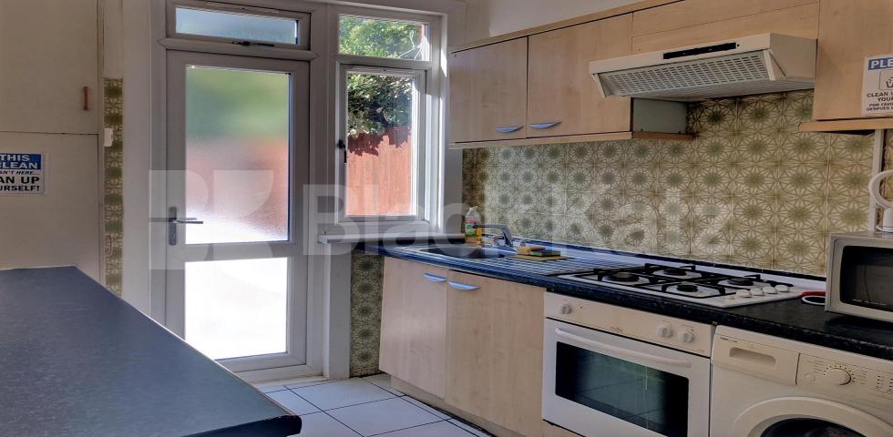 			LET , 3 Bedroom, 1 bath, 1 reception House			 Tulse Hill, Brixton/Tulse Hill 